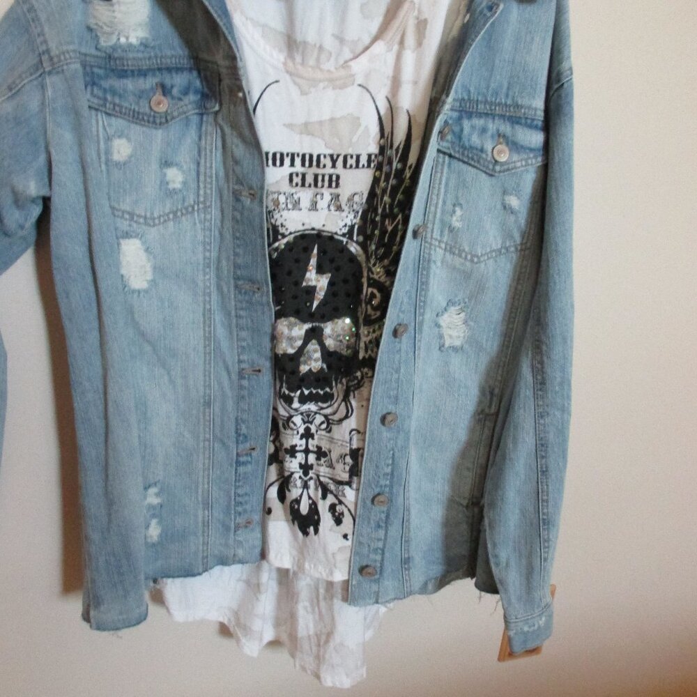 New The Buckle Daytrip Denim Jacket & Vocal Graphic Top L/XL